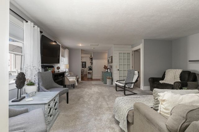 240 Iron Oaks Drive, Ozark, MO 65721