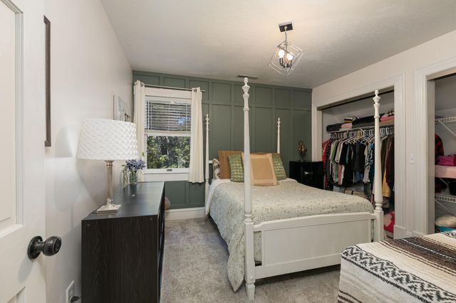 240 Iron Oaks Drive, Ozark, MO 65721