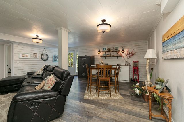 240 Iron Oaks Drive, Ozark, MO 65721