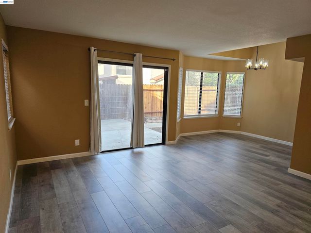 1063 Mepham Dr, Pittsburg, CA 94565