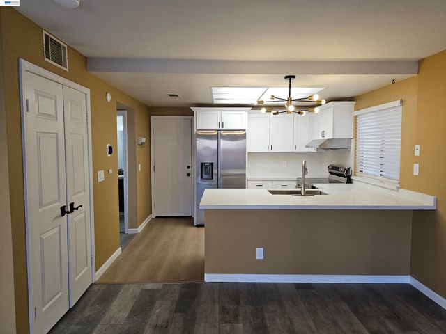 1063 Mepham Dr, Pittsburg, CA 94565