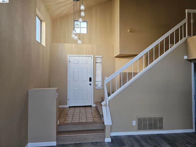 1063 Mepham Dr, Pittsburg, CA 94565