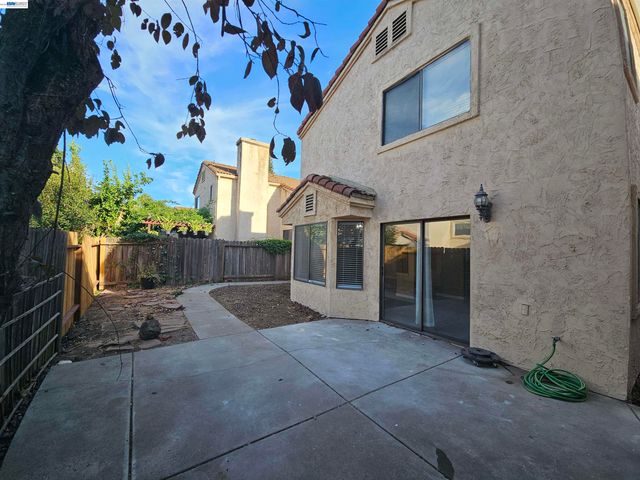 1063 Mepham Dr, Pittsburg, CA 94565