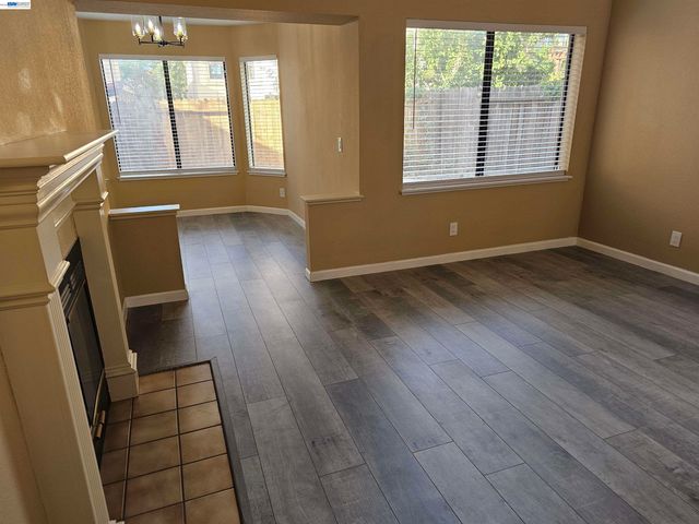 1063 Mepham Dr, Pittsburg, CA 94565
