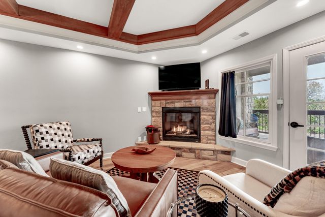 250 Lakewood Drive 5204, Hollister, MO 65672