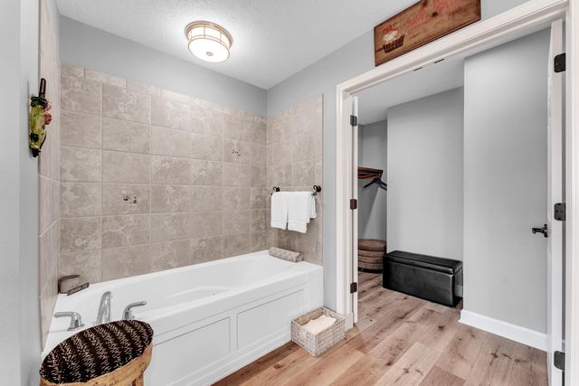 250 Lakewood Drive 5204, Hollister, MO 65672