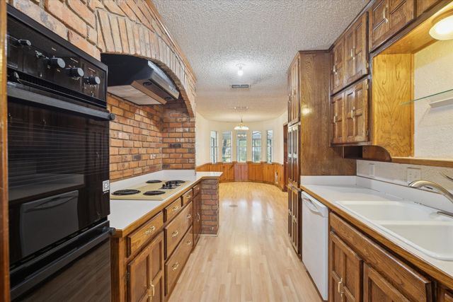 3316 Bobwhite Drive, Bedford, TX 76021