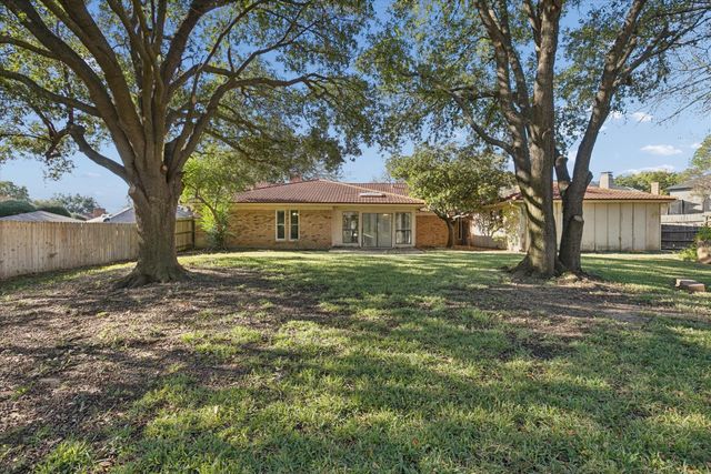3316 Bobwhite Drive, Bedford, TX 76021
