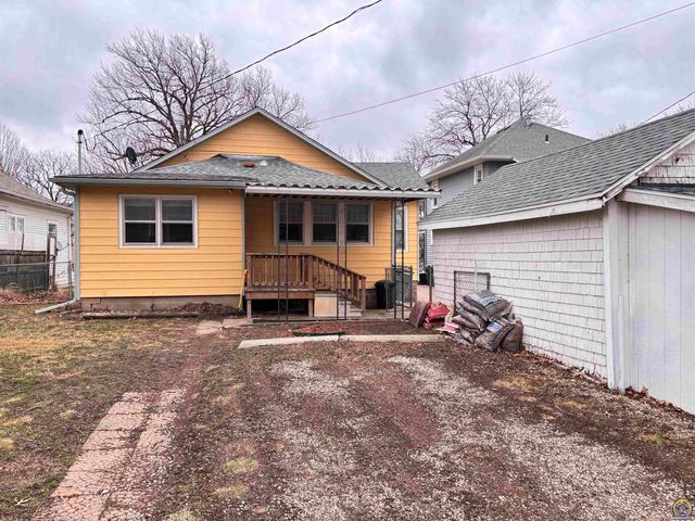 1425 State ST, Emporia, KS 66801