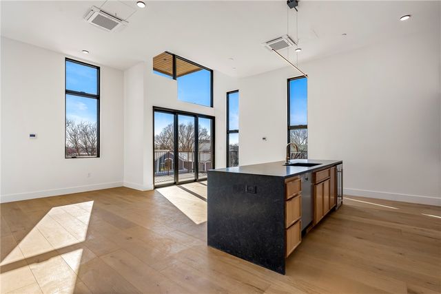 905 SE 4th Street, Bentonville, AR 72712