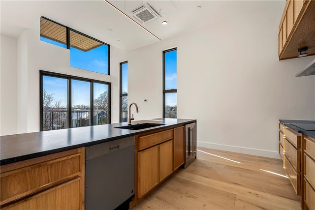 905 SE 4th Street, Bentonville, AR 72712