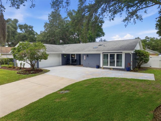 4221 WATER OAKS LANE, Tampa, FL 33618