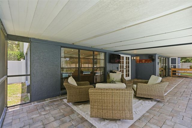 4221 WATER OAKS LANE, Tampa, FL 33618