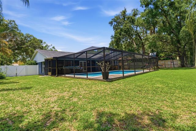 4221 WATER OAKS LANE, Tampa, FL 33618