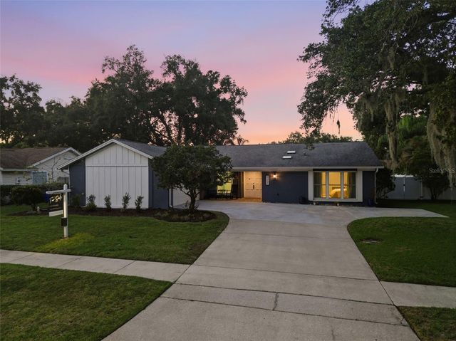 4221 WATER OAKS LANE, Tampa, FL 33618