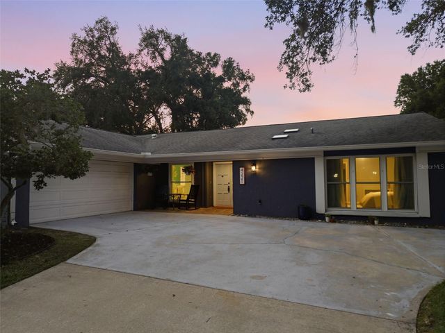 4221 WATER OAKS LANE, Tampa, FL 33618