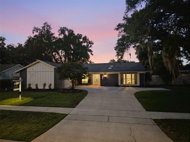 4221 WATER OAKS LANE, Tampa, FL 33618