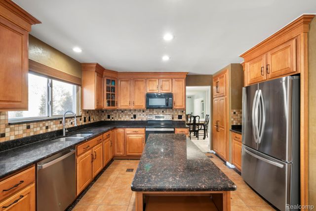 7956 Billingham Road, West Bloomfield Charter Township, MI 48324