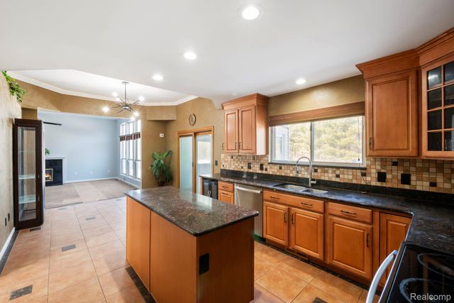 7956 Billingham Road, West Bloomfield Charter Township, MI 48324