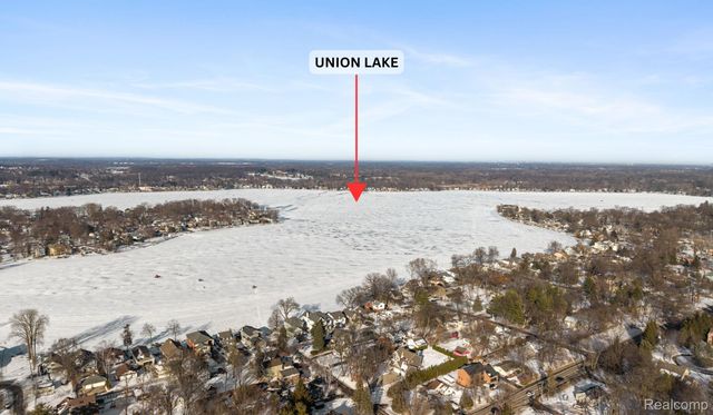 7956 Billingham Road, West Bloomfield Charter Township, MI 48324