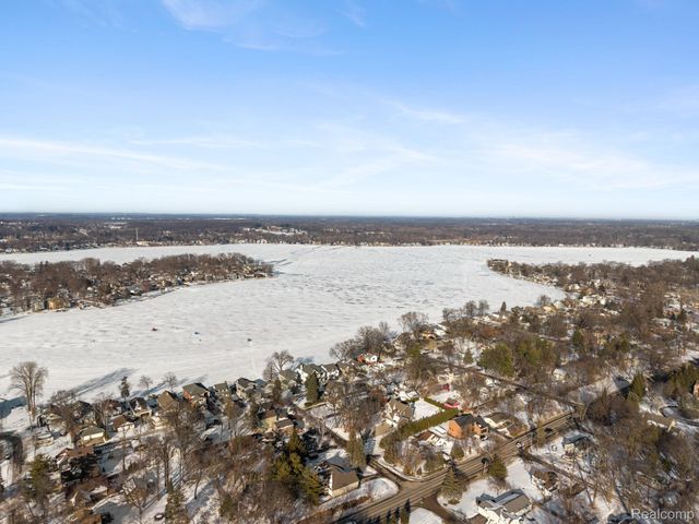 7956 Billingham Road, West Bloomfield Charter Township, MI 48324