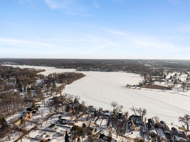 7956 Billingham Road, West Bloomfield Charter Township, MI 48324