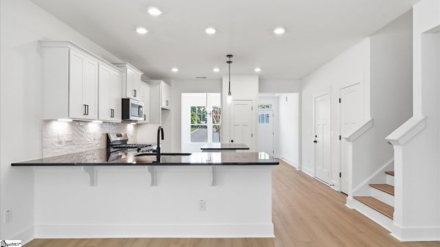 200 Canyon Creek Way, Fountain Inn, SC 29644