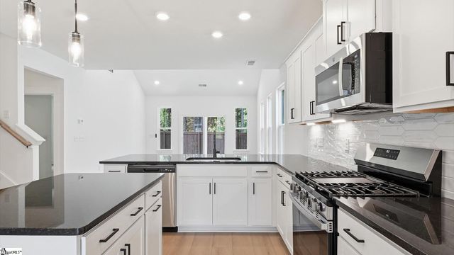 200 Canyon Creek Way, Fountain Inn, SC 29644