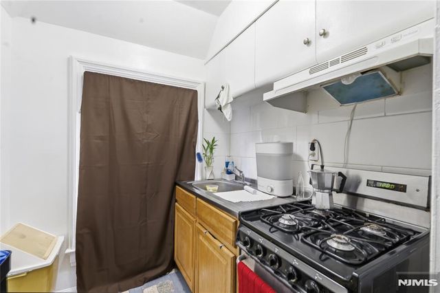 411 15th Avenue, Paterson, NJ 07504