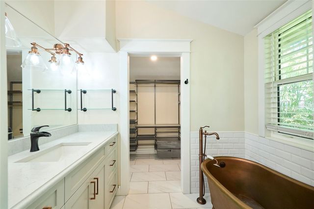 6008 N HIGHLAND AVENUE, Tampa, FL 33604