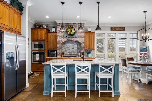 10562 Cessna St, Gonzales, LA 70737