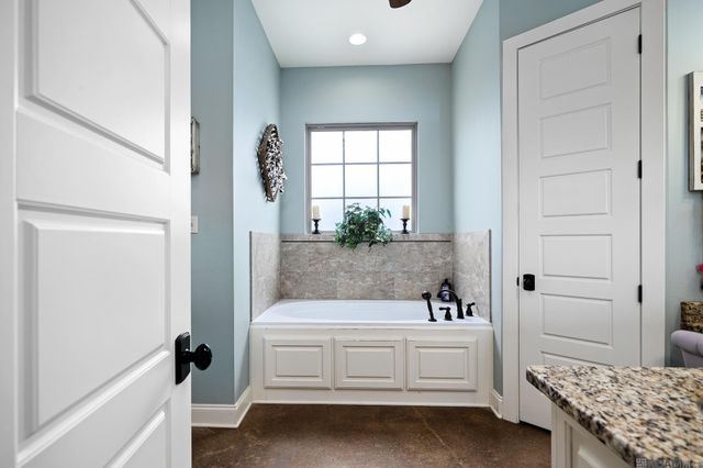 10562 Cessna St, Gonzales, LA 70737