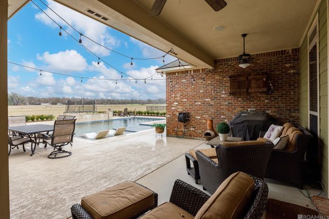 10562 Cessna St, Gonzales, LA 70737