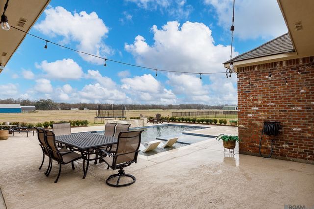 10562 Cessna St, Gonzales, LA 70737