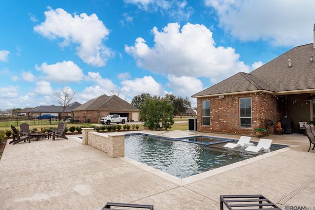 10562 Cessna St, Gonzales, LA 70737