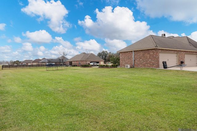 10562 Cessna St, Gonzales, LA 70737