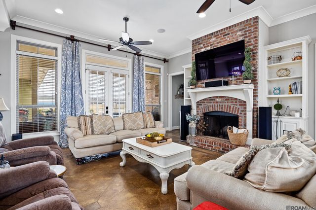 10562 Cessna St, Gonzales, LA 70737