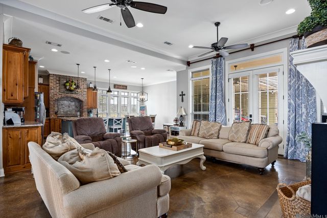 10562 Cessna St, Gonzales, LA 70737