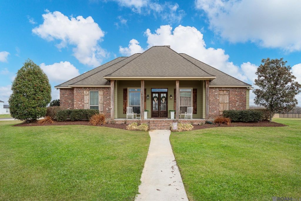 10562 Cessna St, Gonzales, LA 70737