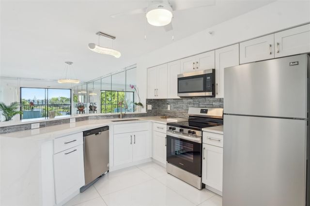 2205 S Cypress Bend Drive 501, Pompano Beach, FL 33069