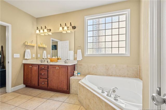128 Lamplighter Way Way, Spring Lake, NC 28390