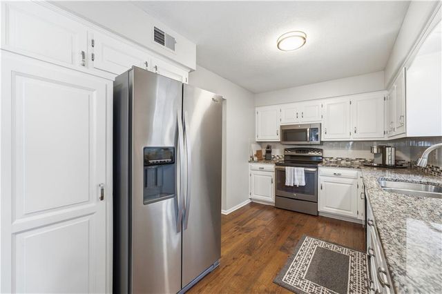 11205 RILEY Street, Overland Park, KS 66210