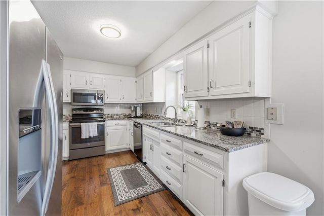 11205 RILEY Street, Overland Park, KS 66210