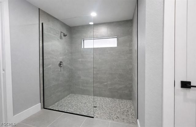 529 SE 7th ST, Cape Coral, FL 33990