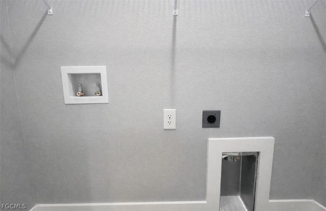 529 SE 7th ST, Cape Coral, FL 33990