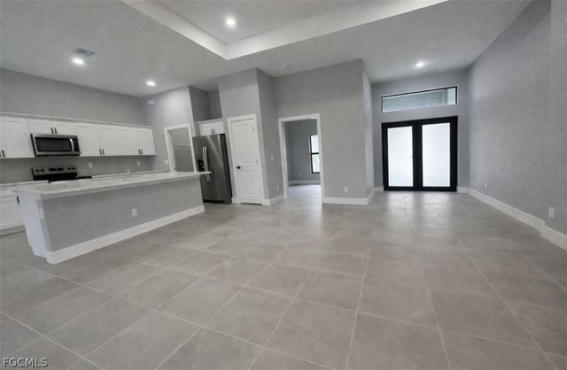 529 SE 7th ST, Cape Coral, FL 33990