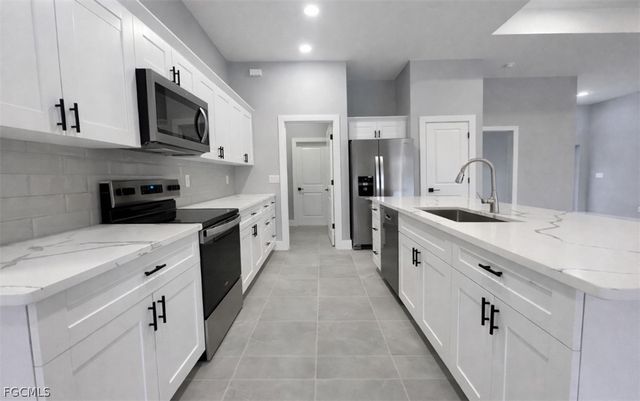 529 SE 7th ST, Cape Coral, FL 33990