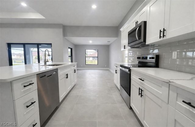 529 SE 7th ST, Cape Coral, FL 33990