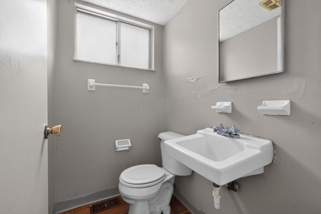 621 E Schrock Road, Westerville, OH 43081
