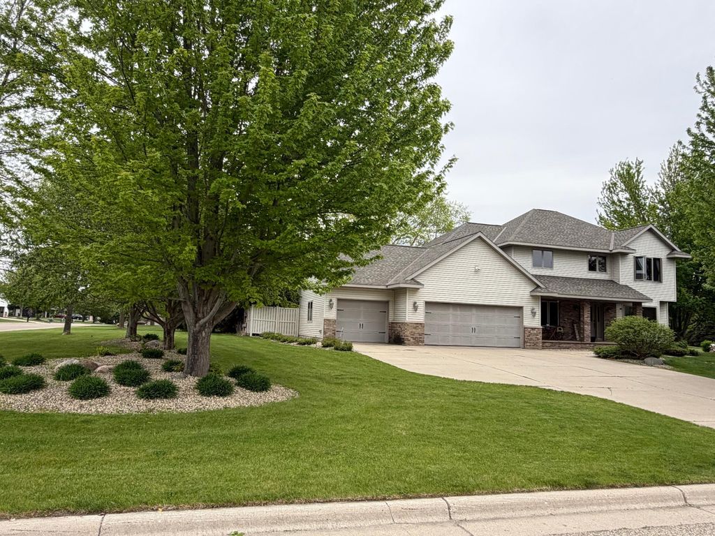 1511 3rd Street NE, Willmar, MN 56201